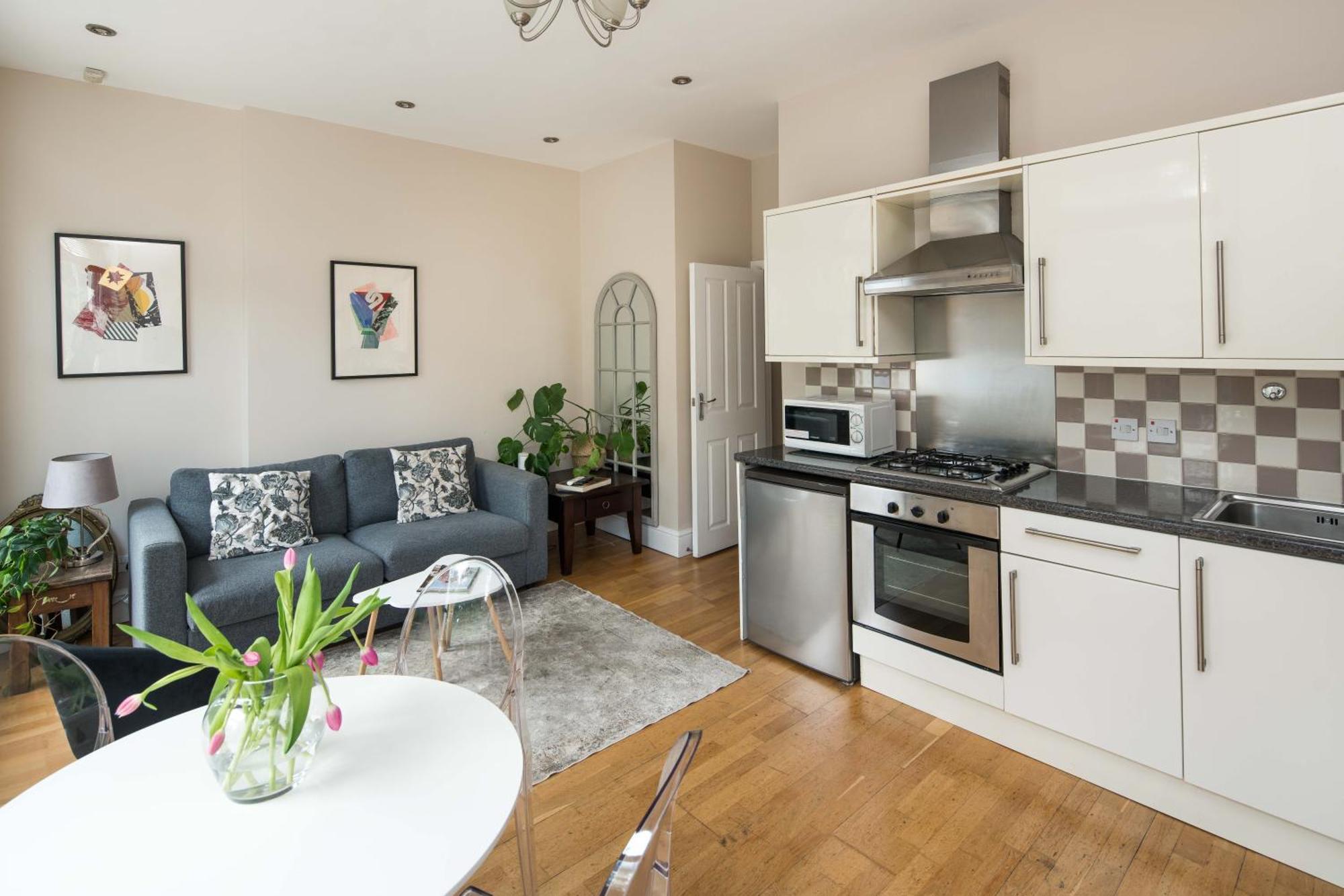 Chic 2-Bedroom Apartment On The Kings Road, Chelsea London